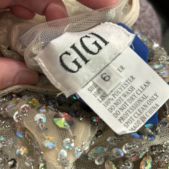 Formal or prom dress. Size 6. Floor length. - Picture 4 of 6